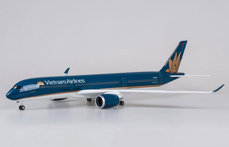 47CM 1/142 Scale Airplane Airbus A350 Aircraft Model toys Vietnam Airlines Model With LED Light & W Wheels Diecast Plastic Plane