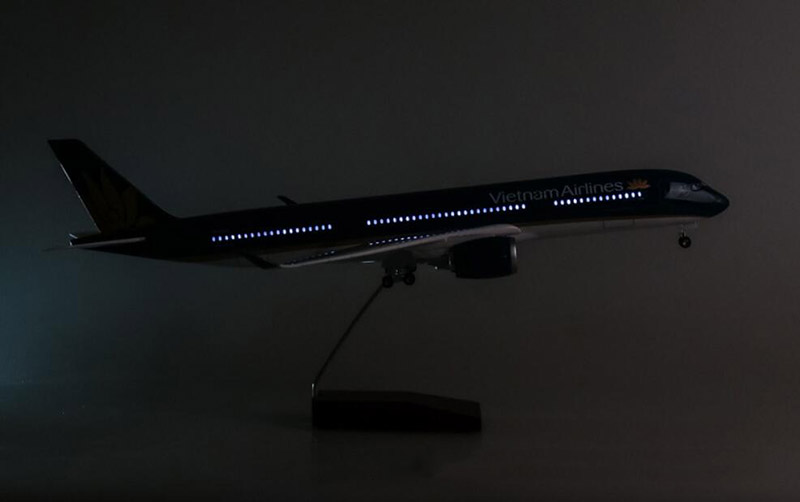 47CM 1/142 Scale Airplane Airbus A350 Aircraft Model toys Vietnam Airlines Model With LED Light & W Wheels Diecast Plastic Plane
