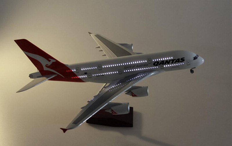 50.5CM Alloy Aircraft 1/160 Scale Airplane Airbus A380 QANTAS Airline Model W Light&Wheel Diecast Plastic Plane For Collection