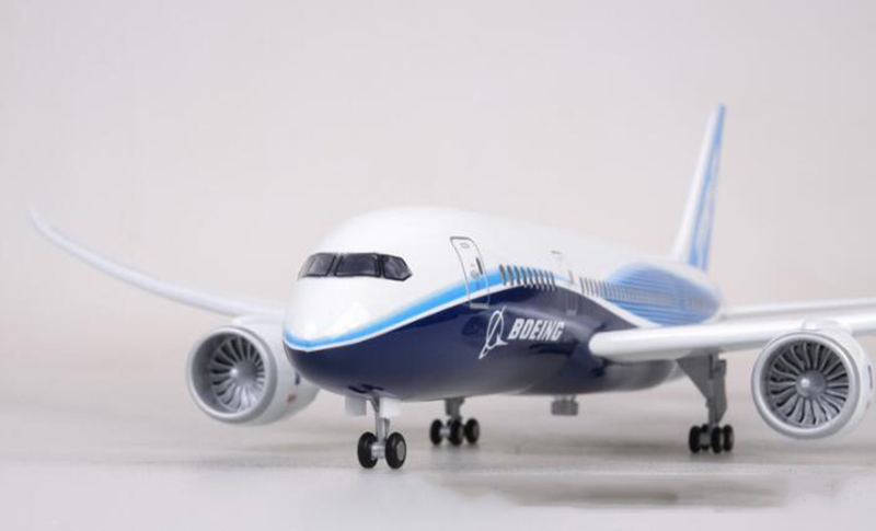 1/130 Scale 47CM Airplane Boeing B787 Model Toys Dreamliner Aircraft Base with light Wheel Diecast Plastic Resin Alloy Plane