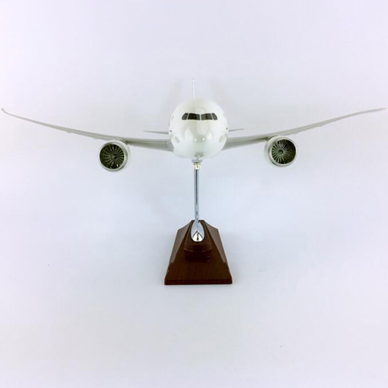 43cm US airplane toys 1/150 scale Boeing B787 Business airliner Dreamliner aircraft model with base diecast plastic alloy plane