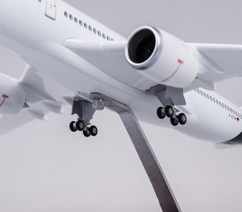 47CM 1/142 Lufthansa Airline Model Airplane Airbus A350 Aircraft W LED Light & Wheel Diecast Plastic Resin Plane Collection