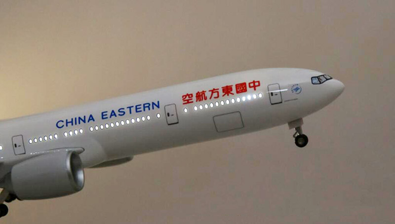 47CM 1/157 Scale Boeing B777 Dreamliner Aircraft Air China Eastern Airlines Model W Light and Wheel Diecast Plastic Resin Plane 47CM 1/157 Scale Boeing B777 Dreamliner Aircraft Air China Eastern Airlines Model W Light and Wheel Diecast Plastic Resin Plane