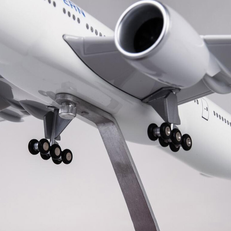 47CM 1/157 Scale Boeing B777 Dreamliner Aircraft Air China Eastern Airlines Model W Light and Wheel Diecast Plastic Resin Plane 47CM 1/157 Scale Boeing B777 Dreamliner Aircraft Air China Eastern Airlines Model W Light and Wheel Diecast Plastic Resin Plane