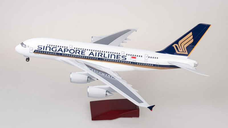 50.5CM Aircraft 1/160 Airbus A380 Alloy Airplane Singapore Airline Model Pedestal Light & Wheel Diecast Plastic Plane Collection