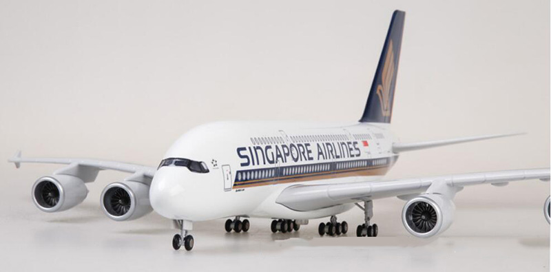 50.5CM Aircraft 1/160 Airbus A380 Alloy Airplane Singapore Airline Model Pedestal Light & Wheel Diecast Plastic Plane Collection