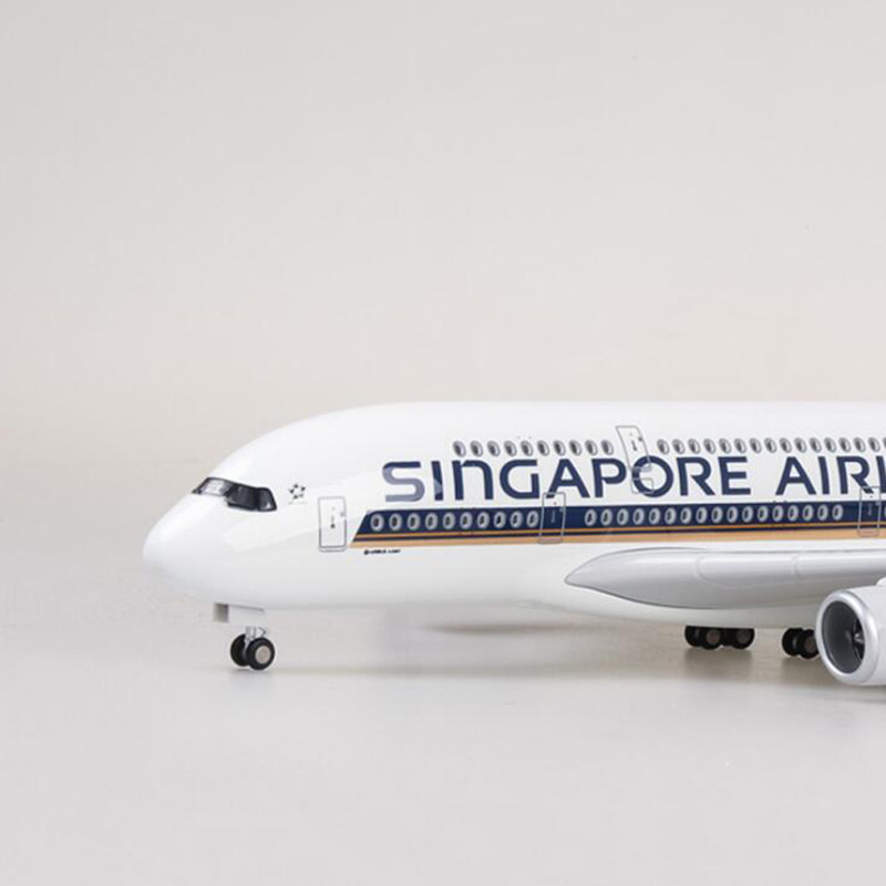 50.5CM Aircraft 1/160 Airbus A380 Alloy Airplane Singapore Airline Model Pedestal Light & Wheel Diecast Plastic Plane Collection