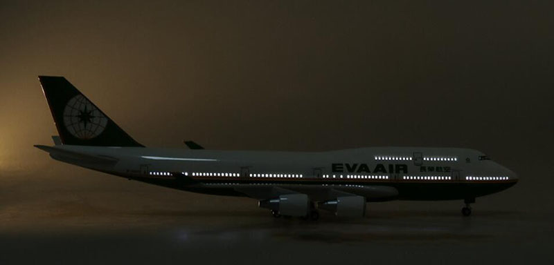 47CM Aircraft Model Toys 1/150 Scale Airplane Boeing B747 Aircraft Taiwan EVA AIR Airline W Light&Wheel Diecast 747 Plane Toy