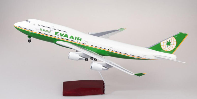 47CM Aircraft Model Toys 1/150 Scale Airplane Boeing B747 Aircraft Taiwan EVA AIR Airline W Light&Wheel Diecast 747 Plane Toy
