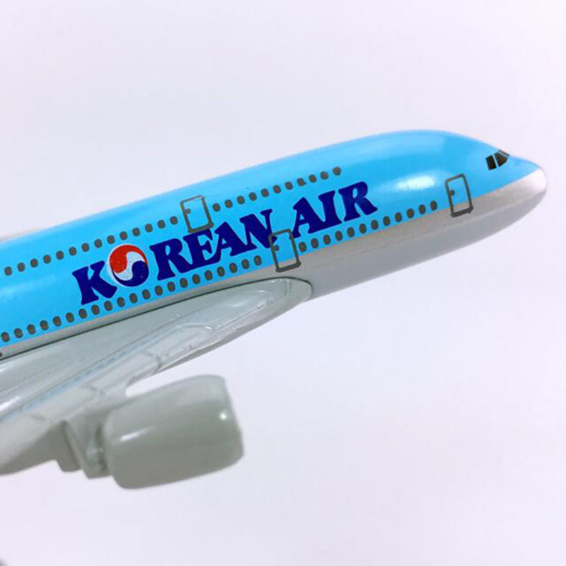 14CM landing gear Diecast Aircraft 1:400 Airbus A380-800 model Korean air airplanes W base airplane collectible display PlaneToy 14CM landing gear Diecast Aircraft 1:400 Airbus A380-800 model Korean air airplanes W base airplane collectible display PlaneToy