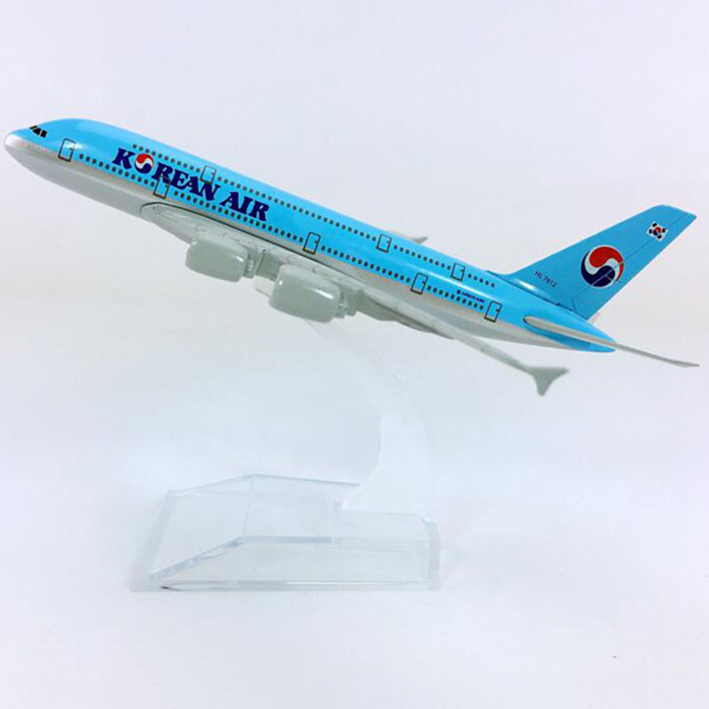 14CM landing gear Diecast Aircraft 1:400 Airbus A380-800 model Korean air airplanes W base airplane collectible display PlaneToy 14CM landing gear Diecast Aircraft 1:400 Airbus A380-800 model Korean air airplanes W base airplane collectible display PlaneToy