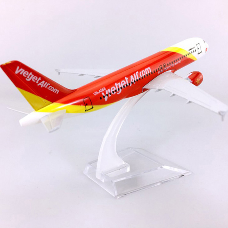 16CM Static aircraft 1:400 Airbus A320-200 model Vietjetair Vietnam airline landing gear with base alloy Airplane display Toys