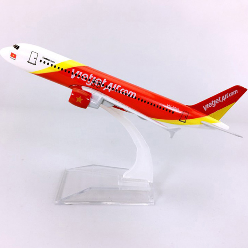 16CM Static aircraft 1:400 Airbus A320-200 model Vietjetair Vietnam airline landing gear with base alloy Airplane display Toys
