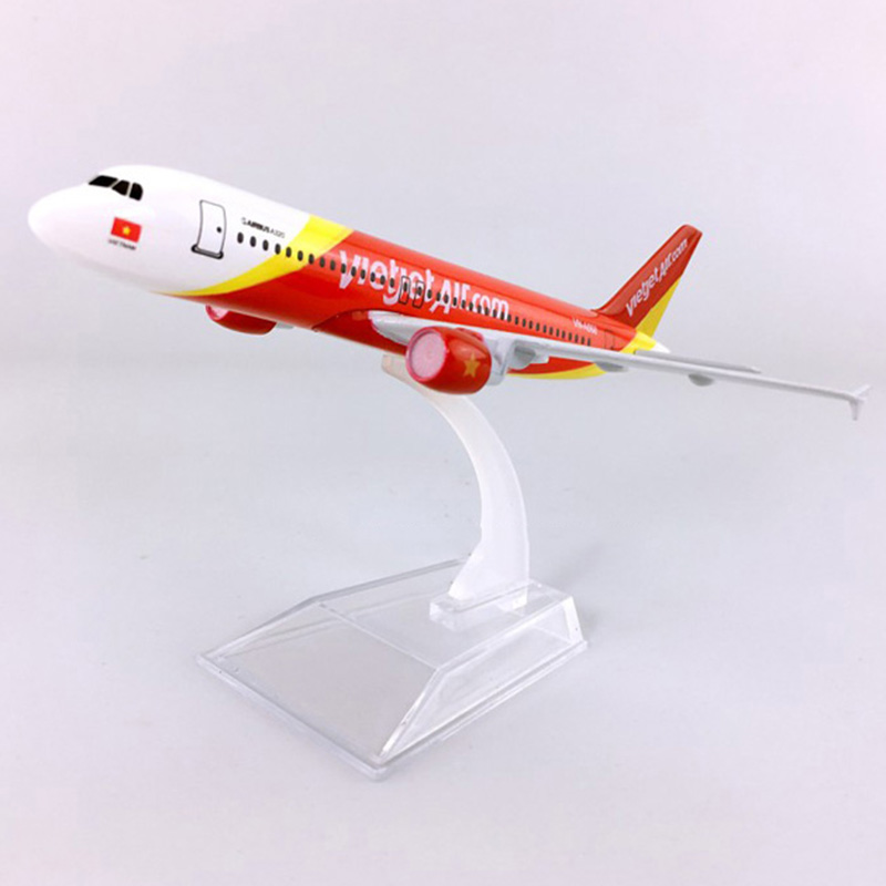 16CM Static aircraft 1:400 Airbus A320-200 model Vietjetair Vietnam airline landing gear with base alloy Airplane display Toys