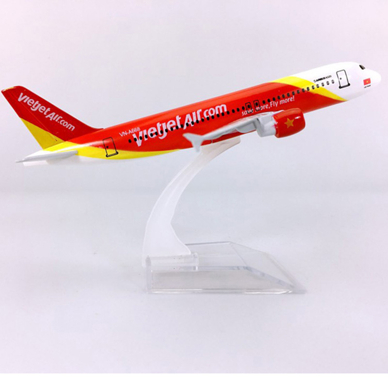 16CM Static aircraft 1:400 Airbus A320-200 model Vietjetair Vietnam airline landing gear with base alloy Airplane display Toys