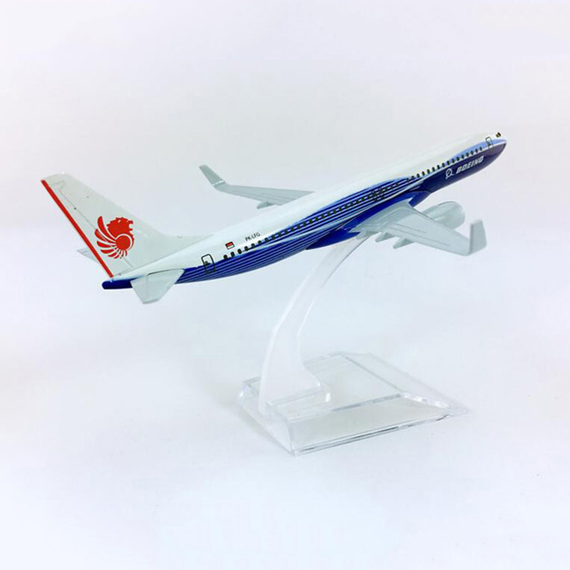 16CM 1/400 Boeing B737-900 model Aircraft Lion Air airlines airplane landing gear W base Alloy diecast airplane gifts Plane toys