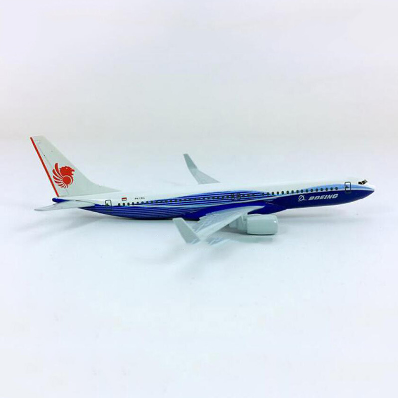 16CM 1/400 Boeing B737-900 model Aircraft Lion Air airlines airplane landing gear W base Alloy diecast airplane gifts Plane toys