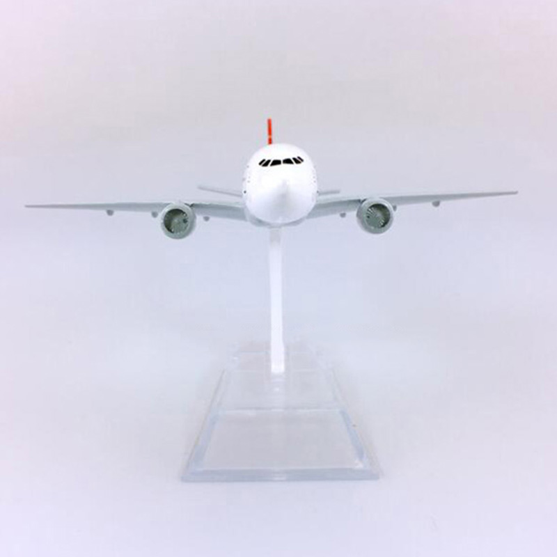 16CM Diecast Aircraft 1:400 Boeing B777-300 model Turkish airlines with plastic base alloy airplane display Plane For collection
