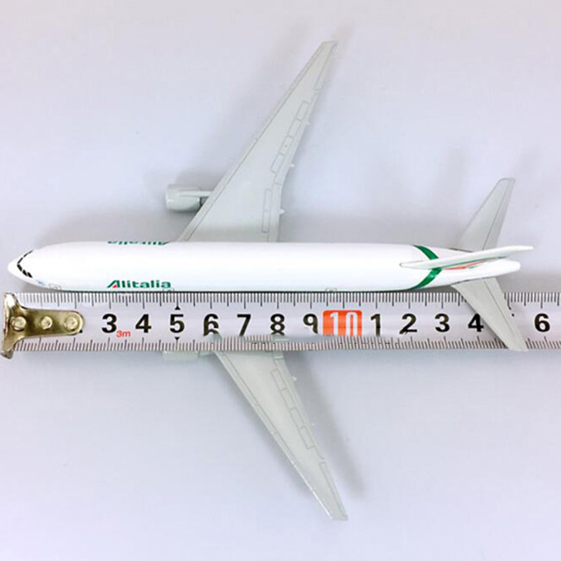 16CM Alitalia airplane 1:400 scale Boeing B777-200 model Italy airplane with base alloy collectible Plane display toy Gift