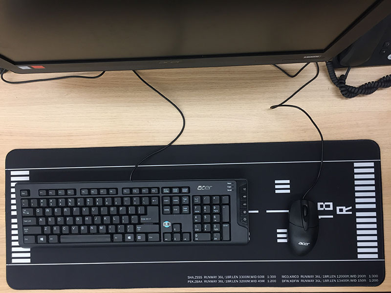 1:400 Airport Passenger aircraft runway model Civil airliner Airbus Boeing plane model aircraft scene display toy also mouse pad