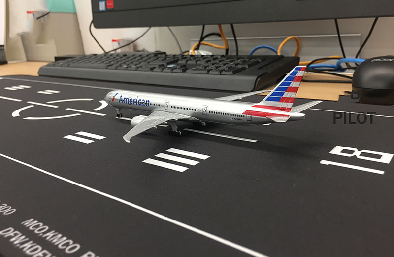 1:400 Airport Passenger aircraft runway model Civil airliner Airbus Boeing plane model aircraft scene display toy also mouse pad