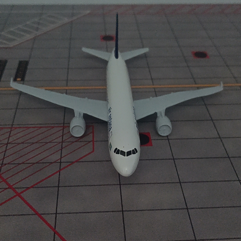 16CM 1:400 landing gear Aircraft Airbus A320-200 model Air Astana airways W Stand base alloy Diecast plane collectible display 16CM 1:400 landing gear Aircraft Airbus A320-200 model Air Astana airways W Stand base alloy Diecast plane collectible display