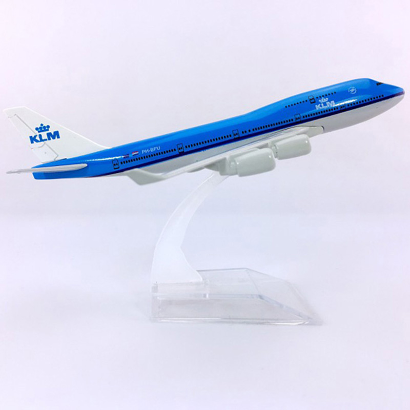 16CM Diecast Aircraft 1:400 Boeing B747-400 model Dutch Airlines KLM with base alloy airplane collectible Plane display toy Gift