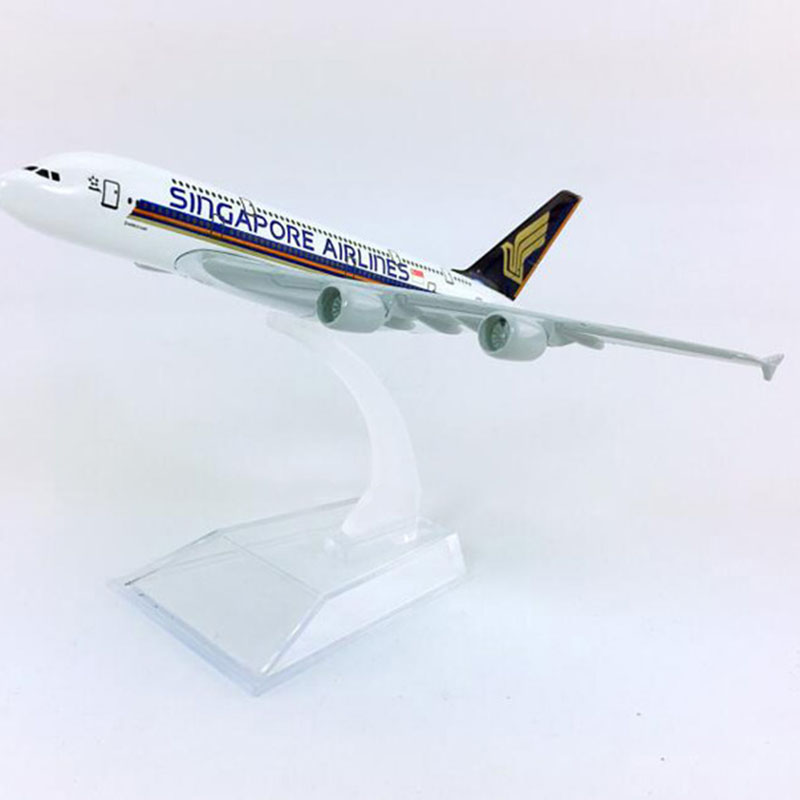 14CM 1:400 Airbus A380-800 model aircraft Singapore airplanes landing gear with base Diecast Airplane display toy collectible 14CM 1:400 Airbus A380-800 model aircraft Singapore airplanes landing gear with base Diecast Airplane display toy collectible