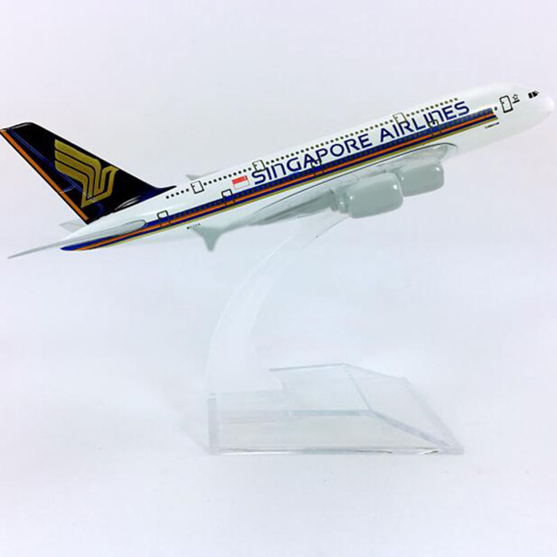 14CM 1:400 Airbus A380-800 model aircraft Singapore airplanes landing gear with base Diecast Airplane display toy collectible 14CM 1:400 Airbus A380-800 model aircraft Singapore airplanes landing gear with base Diecast Airplane display toy collectible