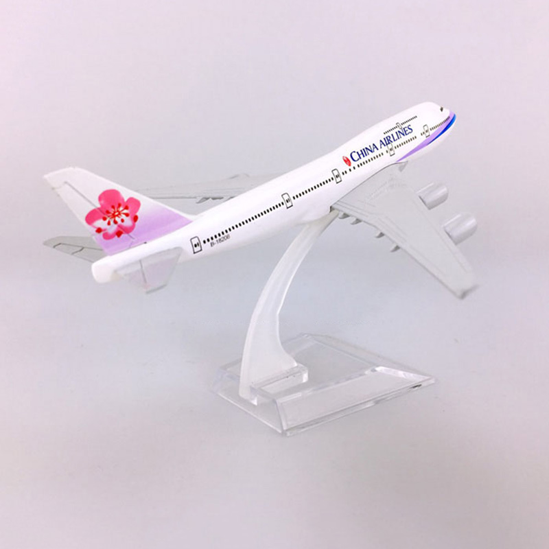 16CM 1:400 airbus Boeing B747-400 model Aircraft China airlines landing gear with base alloy Diecast aircraft display Toys plane
