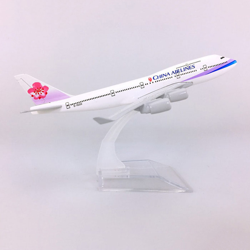 16CM 1:400 airbus Boeing B747-400 model Aircraft China airlines landing gear with base alloy Diecast aircraft display Toys plane