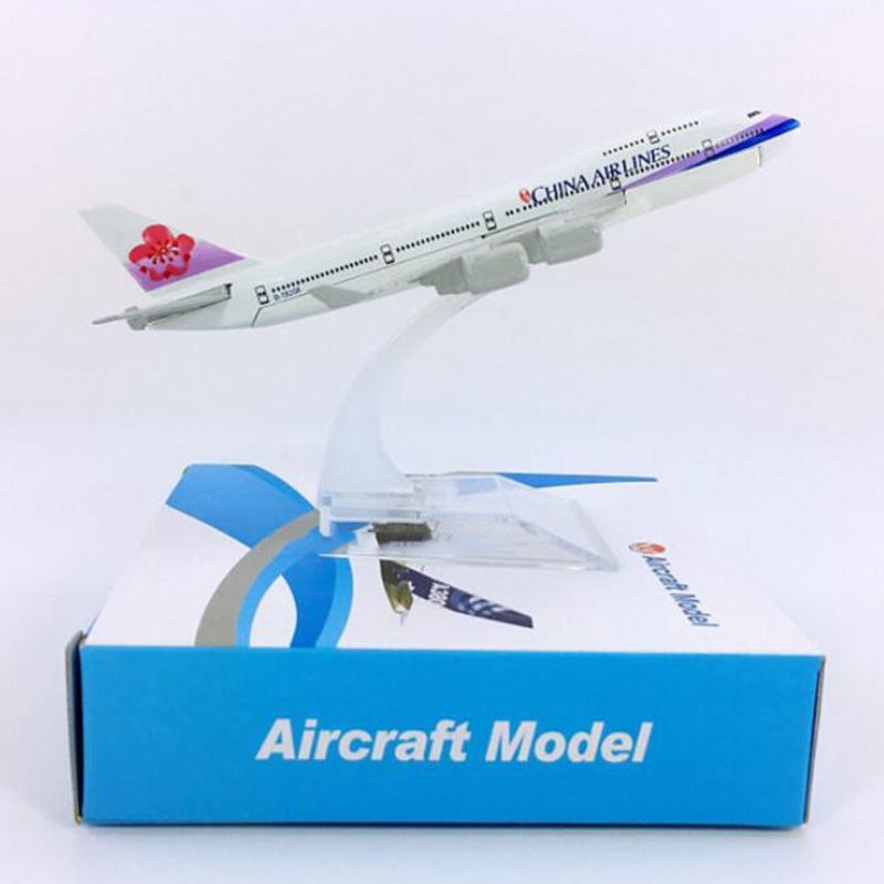 16CM 1:400 airbus Boeing B747-400 model Aircraft China airlines landing gear with base alloy Diecast aircraft display Toys plane