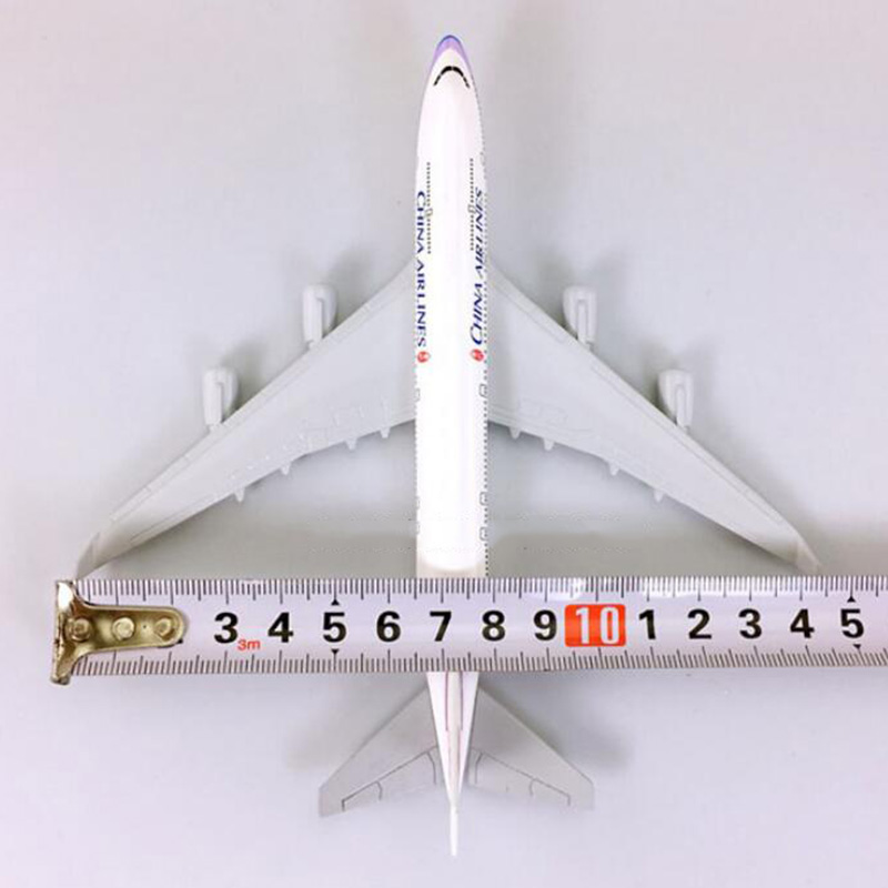 16CM 1:400 airbus Boeing B747-400 model Aircraft China airlines landing gear with base alloy Diecast aircraft display Toys plane
