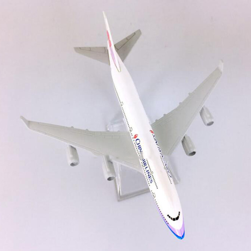 16CM 1:400 airbus Boeing B747-400 model Aircraft China airlines landing gear with base alloy Diecast aircraft display Toys plane