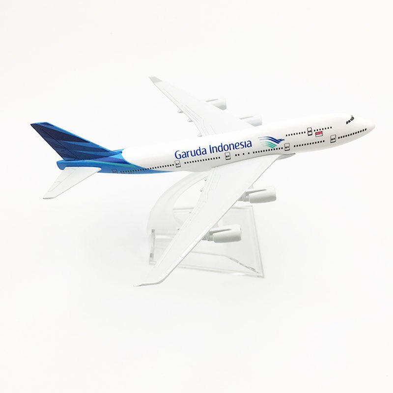 12CM 1:400 landing gear Aircraft Boeing B747-400 model simulation Garuda Indonesia Plane W base airbus alloy airplane displayToy 12CM 1:400 landing gear Aircraft Boeing B747-400 model simulation Garuda Indonesia Plane W base airbus alloy airplane displayToy