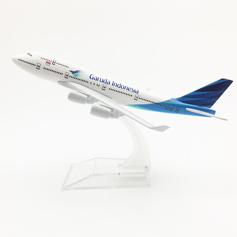 12CM 1:400 landing gear Aircraft Boeing B747-400 model simulation Garuda Indonesia Plane W base airbus alloy airplane displayToy 12CM 1:400 landing gear Aircraft Boeing B747-400 model simulation Garuda Indonesia Plane W base airbus alloy airplane displayToy