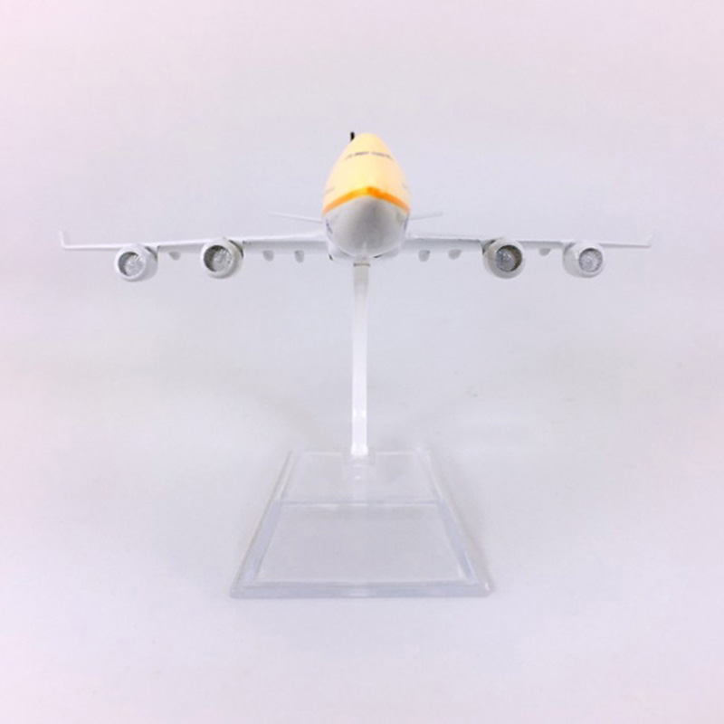 16CM Alloy Aircraft Model 1:400 airbus Boeing B747-400 SAUDI ARABIAN airlines with base metal airplane collectible display gift