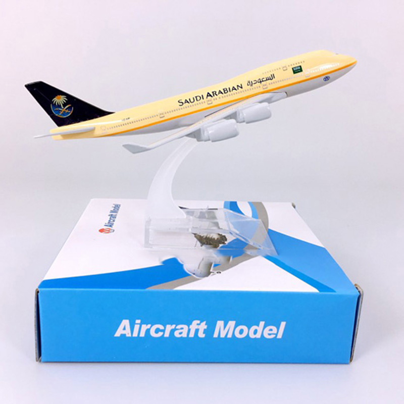 16CM Alloy Aircraft Model 1:400 airbus Boeing B747-400 SAUDI ARABIAN airlines with base metal airplane collectible display gift