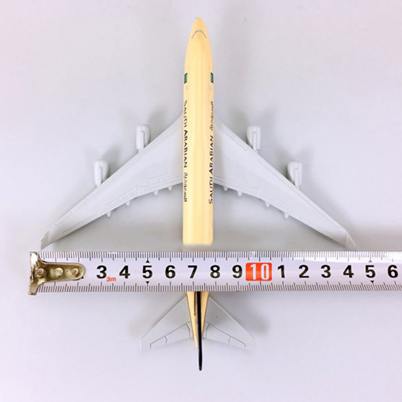 16CM Alloy Aircraft Model 1:400 airbus Boeing B747-400 SAUDI ARABIAN airlines with base metal airplane collectible display gift