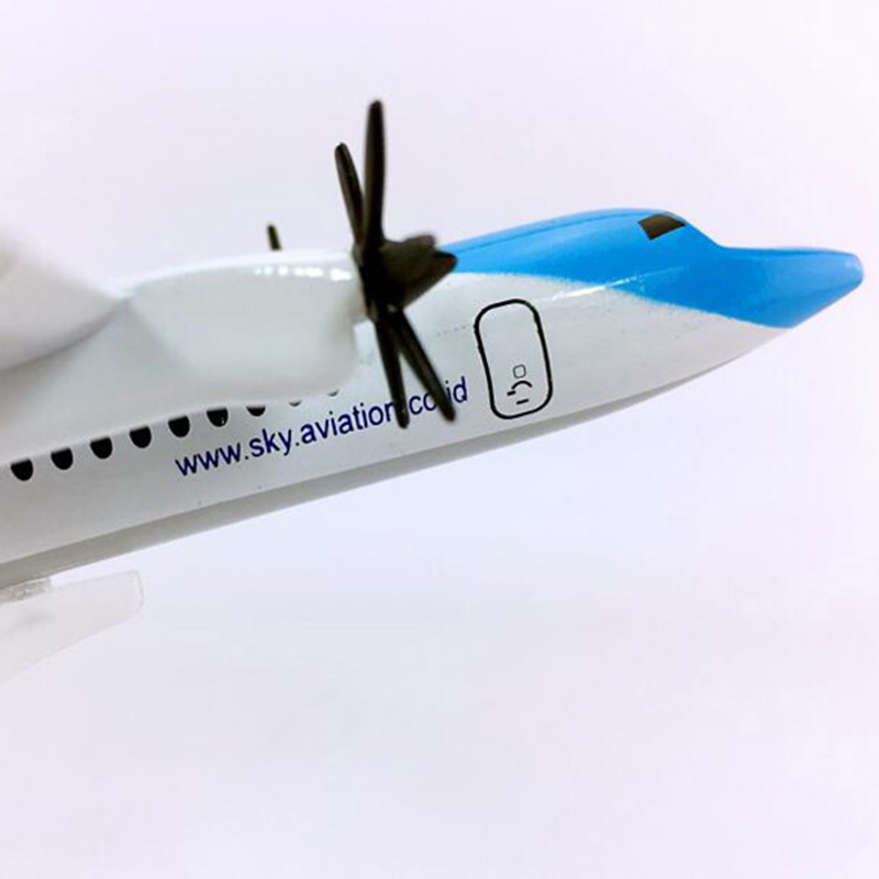 16CM 1:400 Scale FK50 PK-ECE model Garuda Indonesia airlines aircraft landing gear With base alloy plane display collection Toys 16CM 1:400 Scale FK50 PK-ECE model Garuda Indonesia airlines aircraft landing gear With base alloy plane display collection Toys