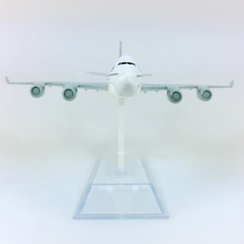 16CM Pakistan Airline PIA Diecast Aircraft 1:400 Boeing B747-400 model airplane with base alloy collectible display toys Gift 16CM Pakistan Airline PIA Diecast Aircraft 1:400 Boeing B747-400 model airplane with base alloy collectible display toys Gift