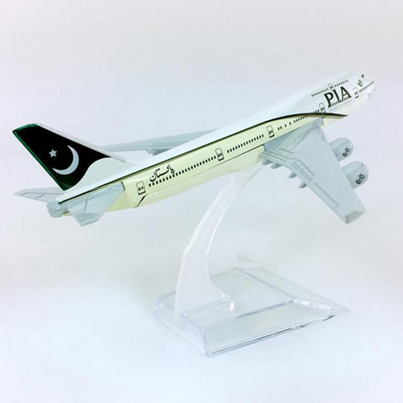 16CM Pakistan Airline PIA Diecast Aircraft 1:400 Boeing B747-400 model airplane with base alloy collectible display toys Gift 16CM Pakistan Airline PIA Diecast Aircraft 1:400 Boeing B747-400 model airplane with base alloy collectible display toys Gift