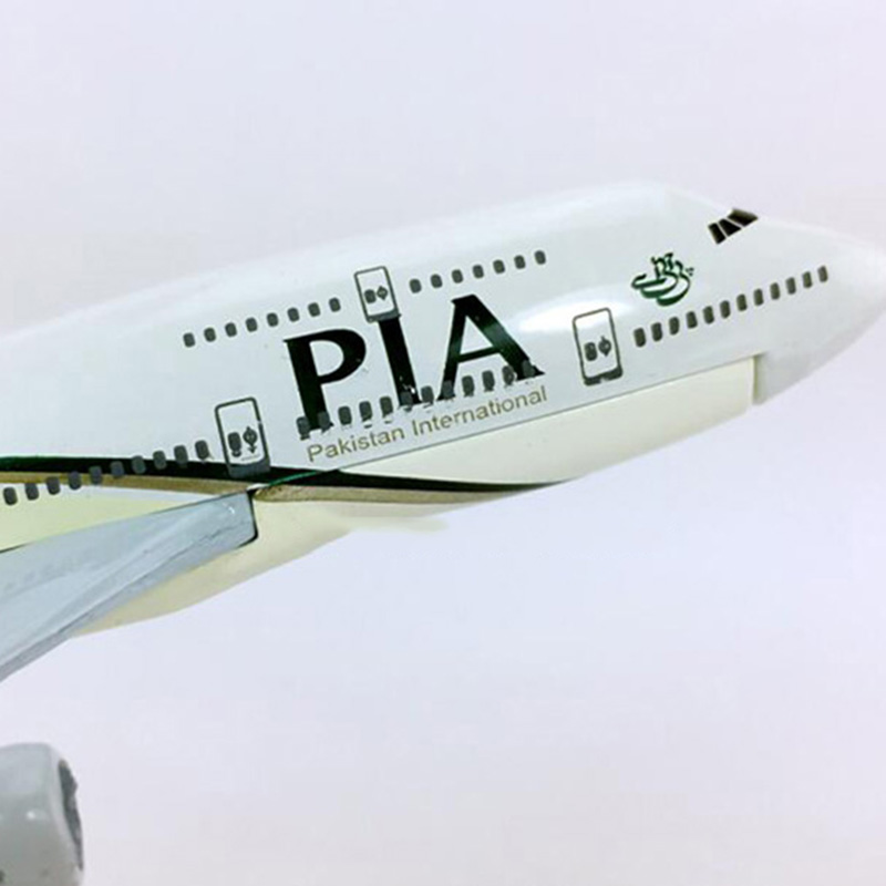 16CM Pakistan Airline PIA Diecast Aircraft 1:400 Boeing B747-400 model airplane with base alloy collectible display toys Gift 16CM Pakistan Airline PIA Diecast Aircraft 1:400 Boeing B747-400 model airplane with base alloy collectible display toys Gift