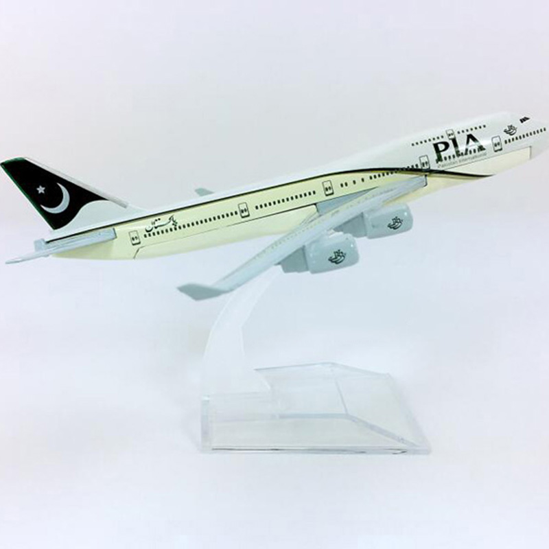 16CM Pakistan Airline PIA Diecast Aircraft 1:400 Boeing B747-400 model airplane with base alloy collectible display toys Gift 16CM Pakistan Airline PIA Diecast Aircraft 1:400 Boeing B747-400 model airplane with base alloy collectible display toys Gift