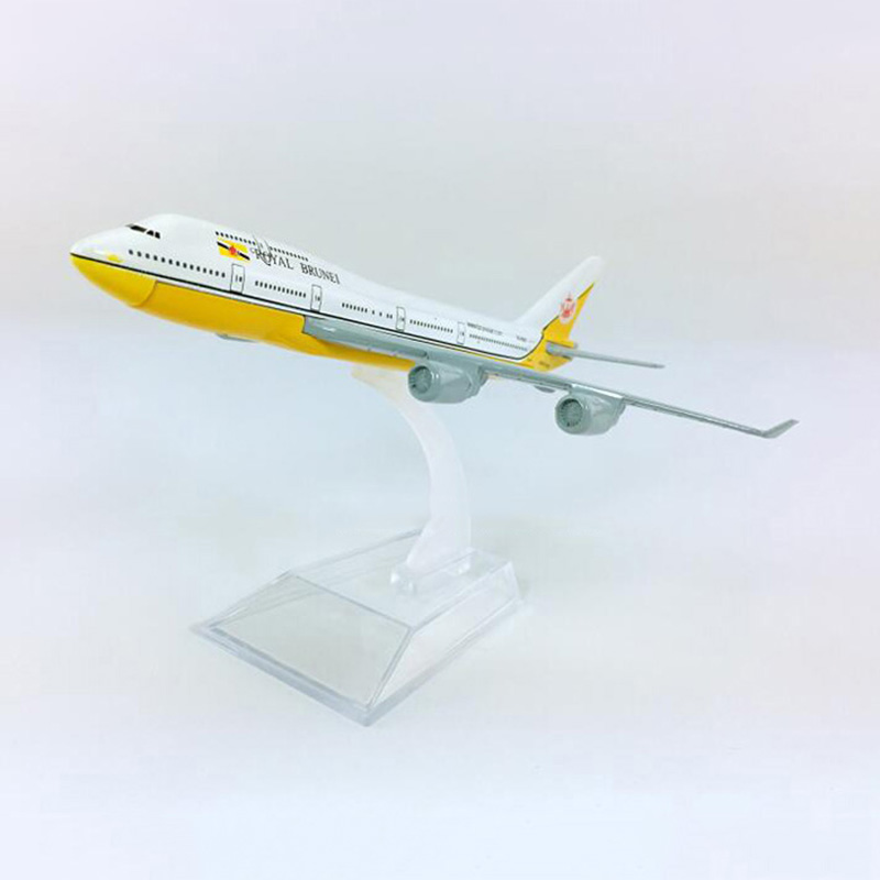 16CM landing gear Aircraft 1:400 Boeing B747-400 model Royal Brunei airlines W base airbus alloy Diecast Airplane display plane