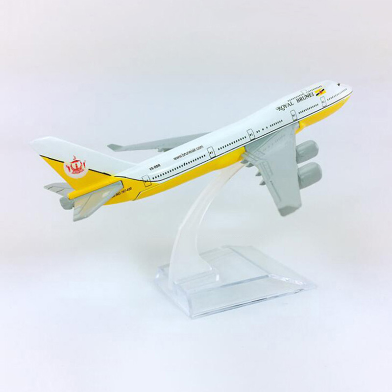 16CM landing gear Aircraft 1:400 Boeing B747-400 model Royal Brunei airlines W base airbus alloy Diecast Airplane display plane