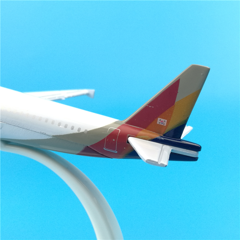16CM 1:400 landing gear Aircraft Airbus A320-200 model Korean Asiana airways airlines W base alloy airplane collectible Plane 16CM 1:400 landing gear Aircraft Airbus A320-200 model Korean Asiana airways airlines W base alloy airplane collectible Plane