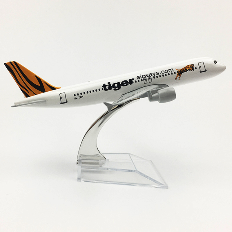 16CM 1:400 Airbus A320 model Air tiger airways airline With landing gear base alloy aircraft Diecasting Toys plane display Gift
