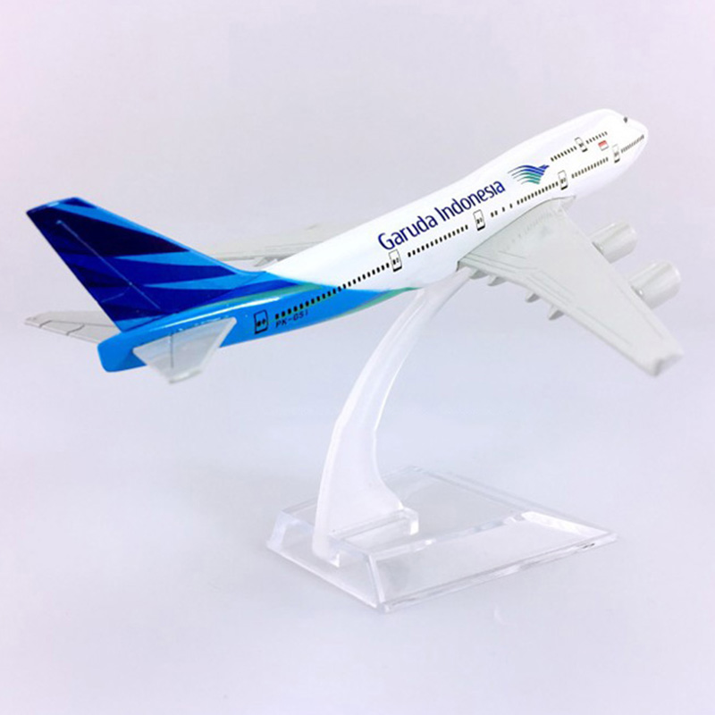 16CM Static Aircraft Model 1:400 airbus Boeing B747-400 airplane Garuda Indonesia airline W base metal Plane collectible display