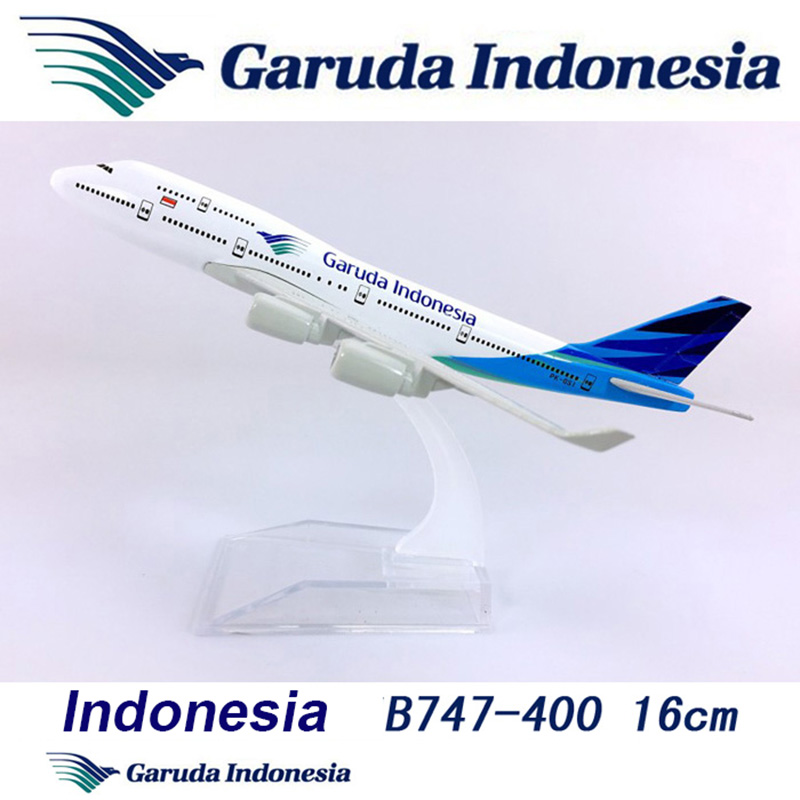 16CM Static Aircraft Model 1:400 airbus Boeing B747-400 airplane Garuda Indonesia airline W base metal Plane collectible display